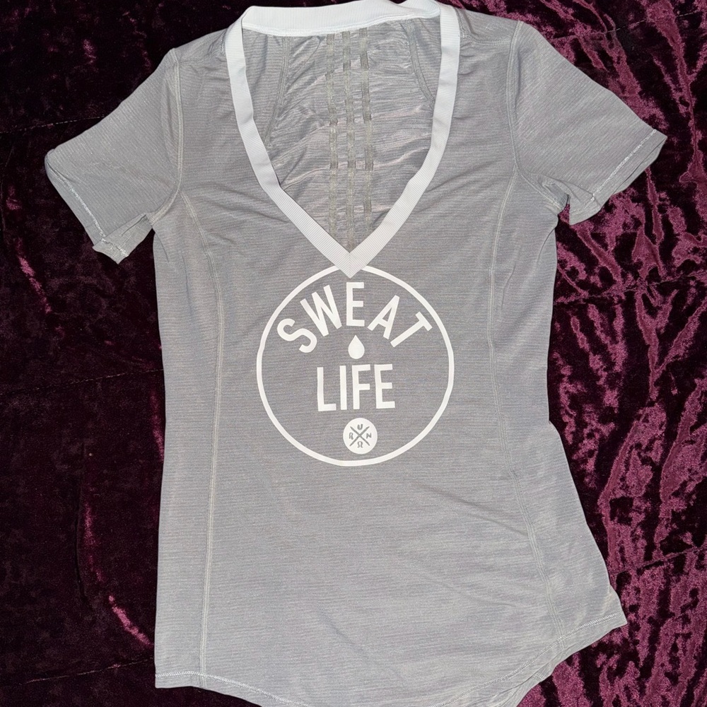 Lululemon short sleeve sporty fit Gray V-Neck Women's size Medium shirt.